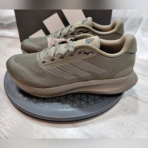 NEW Adidas Womens Run Falcon 5 Running Shoes Army Green SIZE 7.5 Womens 6.5 Men